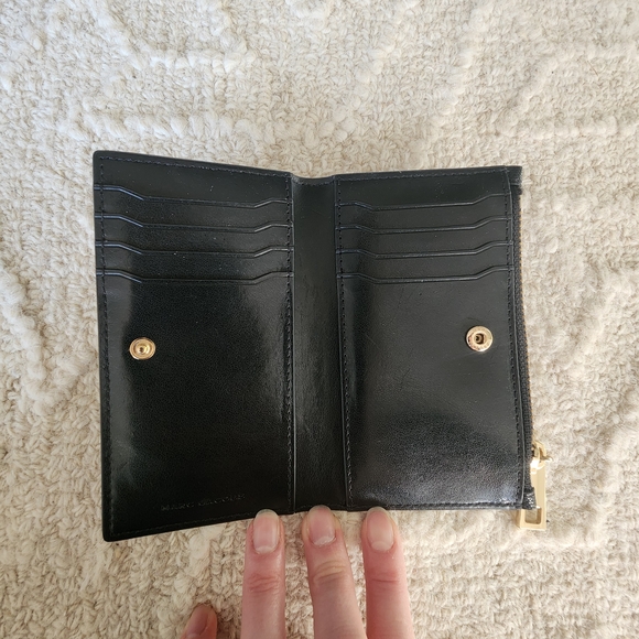 Women Wallet. Marc Jacobs Black Leather Card Holder/Flat Wallet - Picture 6 of 9